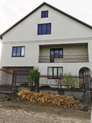 Продам приватний будинок із земельною ділянкою с.Лішня