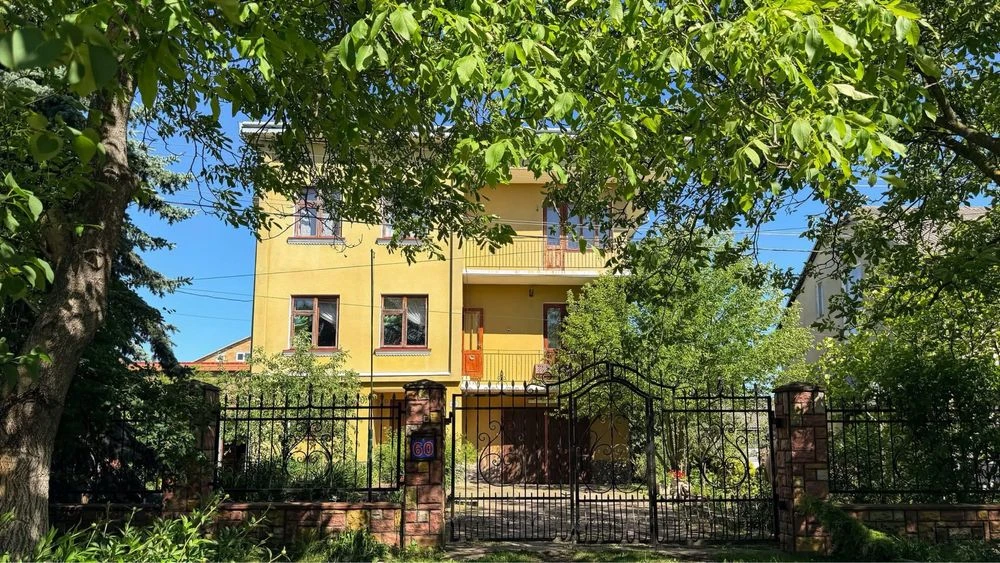Продається затишний будинок в  Дрогобичі