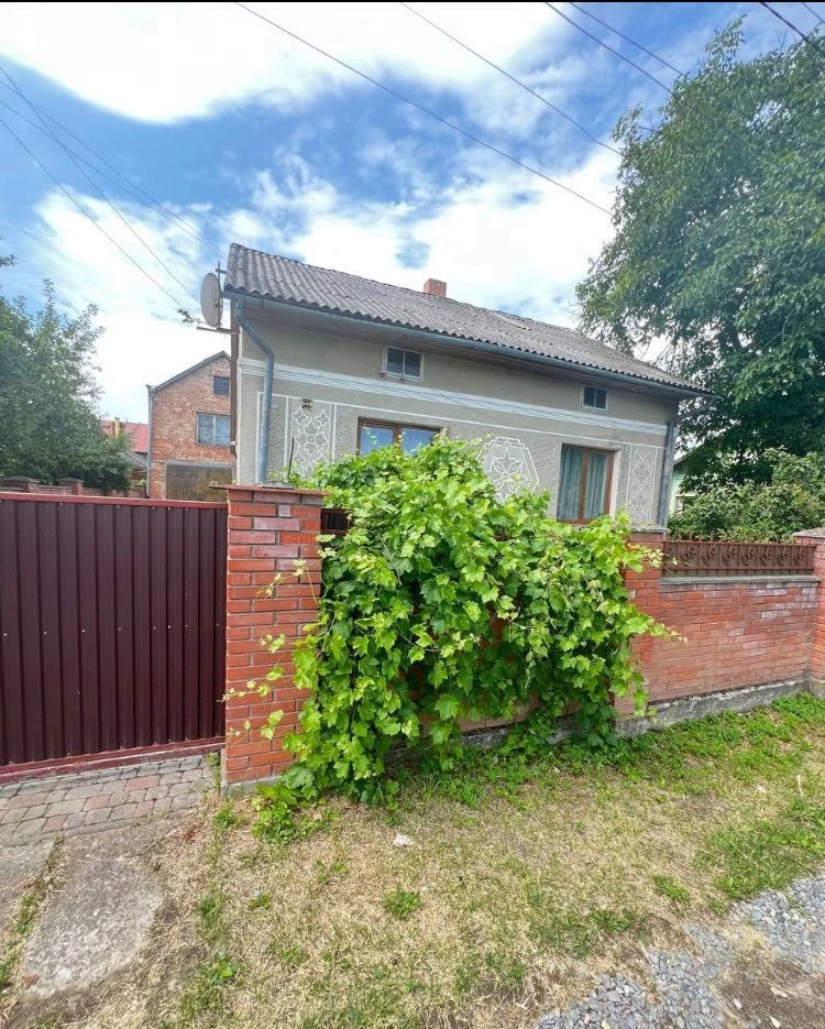 Продаж двох приватних будинків в центрі міста Дрогобич