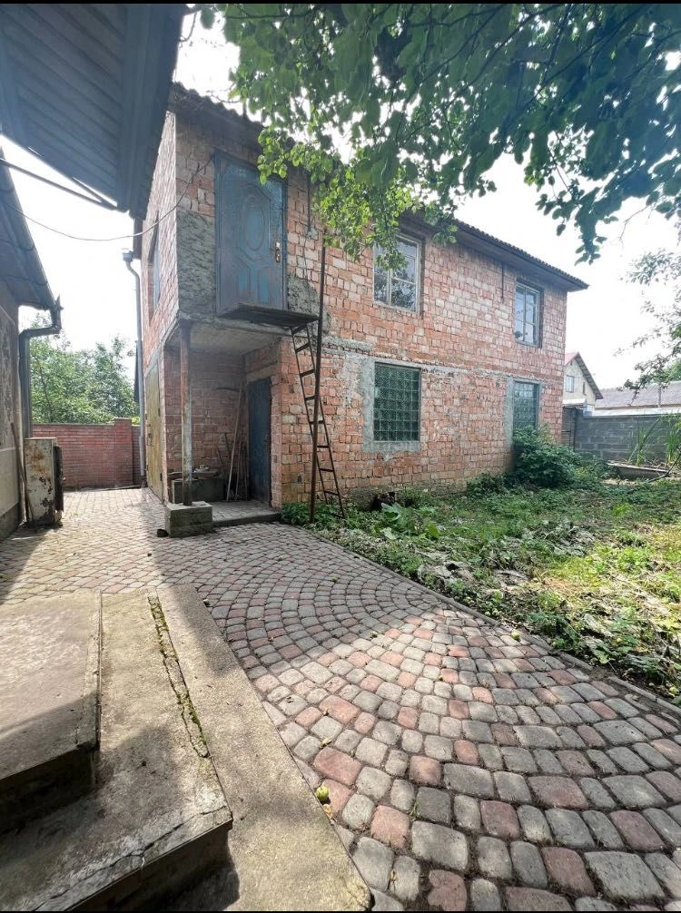 Продаж двох приватних будинків в центрі міста Дрогобич