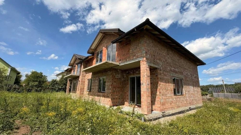 Продається сучасний котедж в Дрогобичі