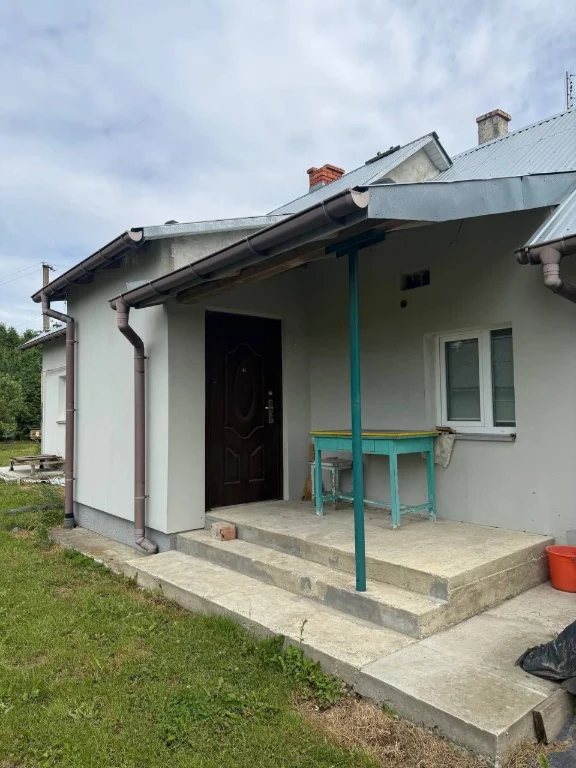 Продаж затишного будинку у селі Ролів