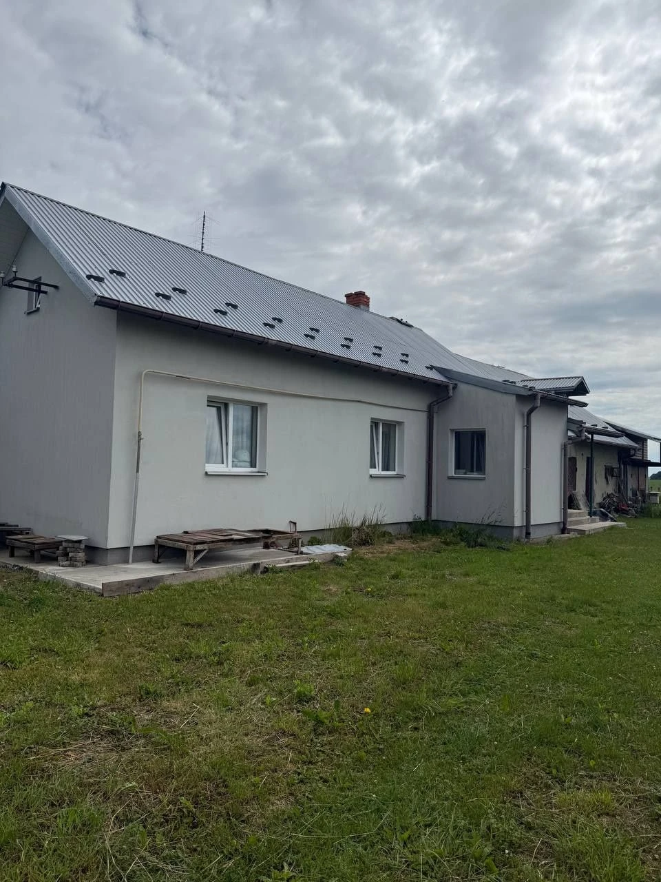 Продаж затишного будинку у селі Ролів