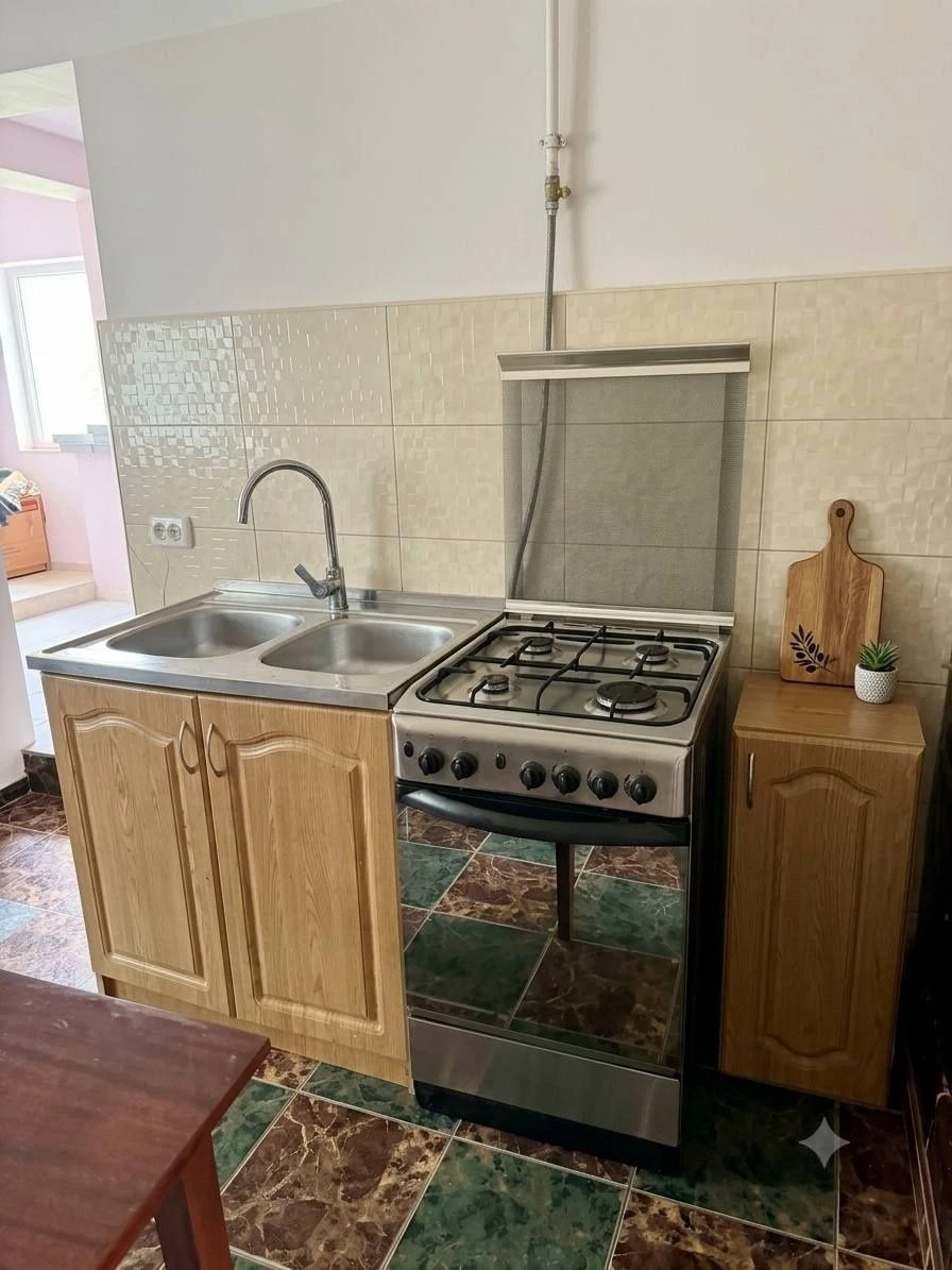 Продаж затишного будинку у селі Ролів