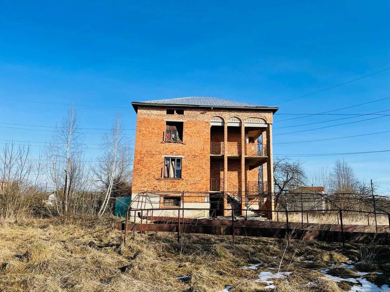Недобудова 70% готовності, 576 м², с. Раневичі, 23 сотки, Др
