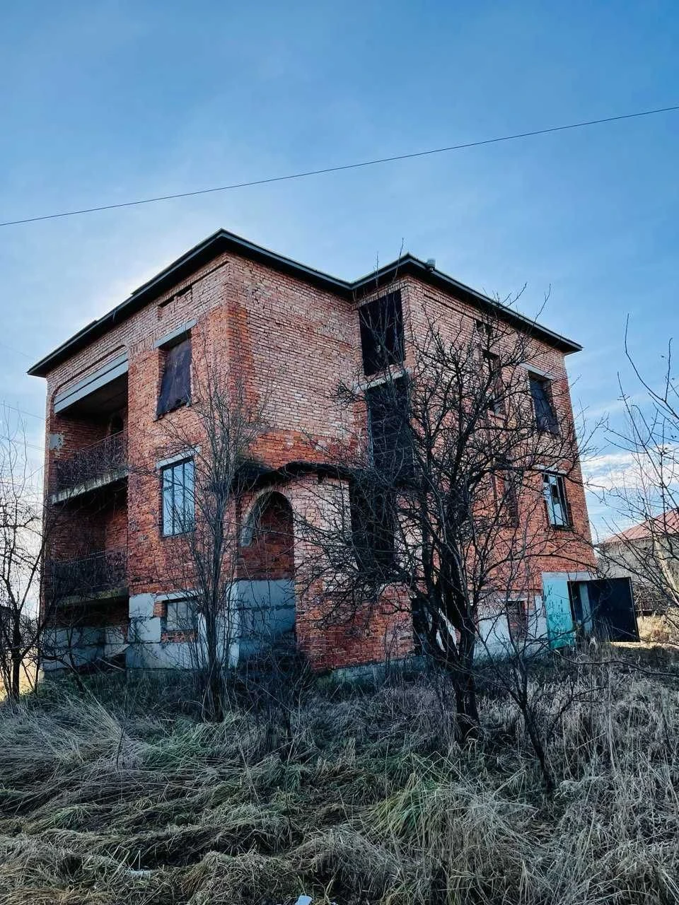 Недобудова 70% готовності, 576 м², с. Раневичі, 23 сотки, Др