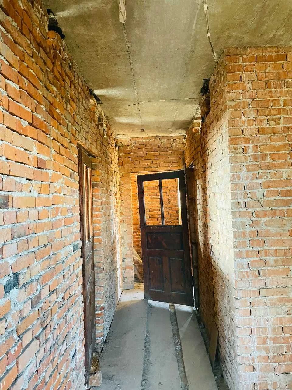 Недобудова 70% готовності, 576 м², с. Раневичі, 23 сотки, Др