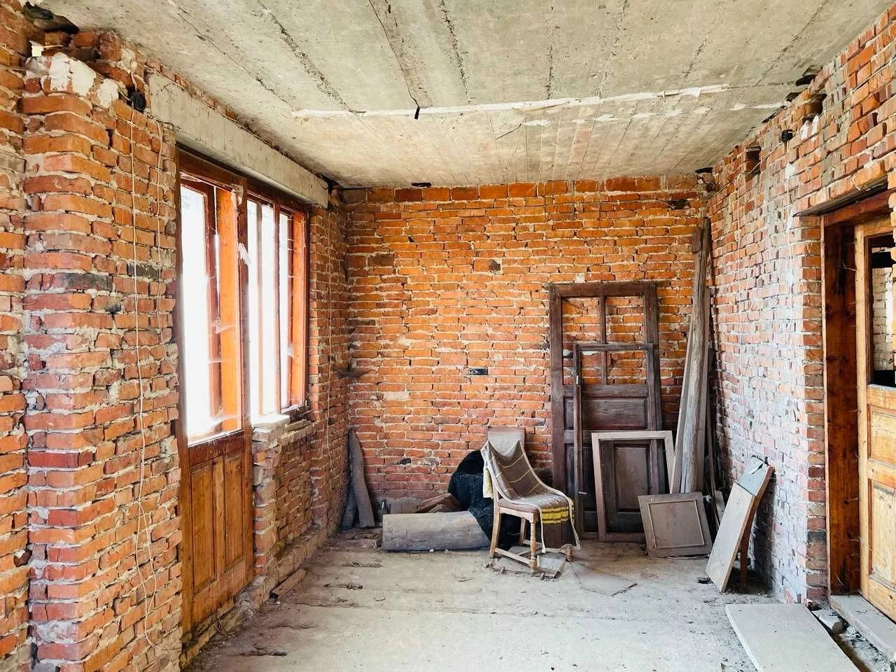 Недобудова 70% готовності, 576 м², с. Раневичі, 23 сотки, Др