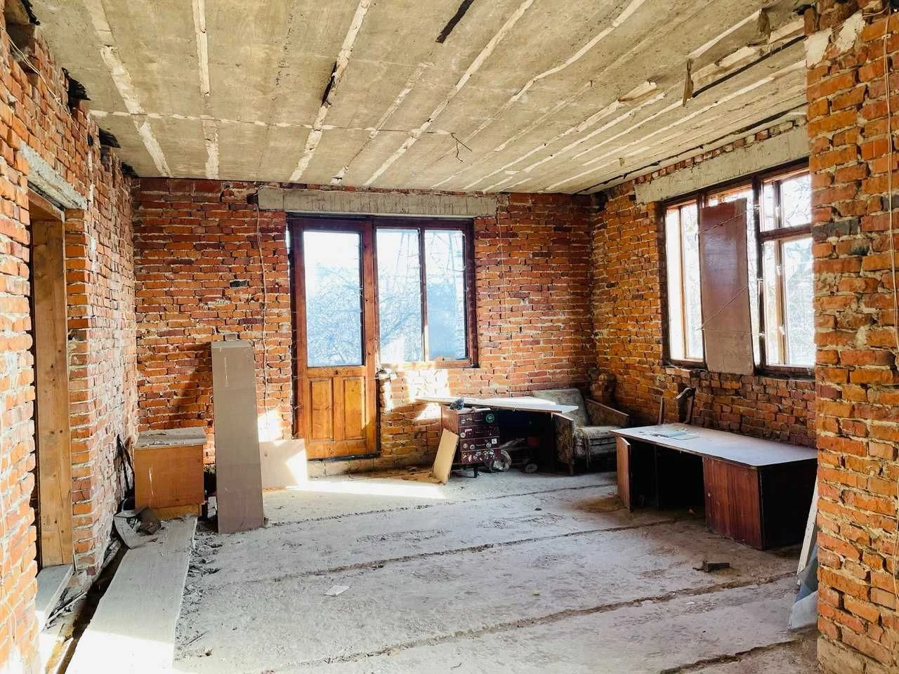 Недобудова 70% готовності, 576 м², с. Раневичі, 23 сотки, Др