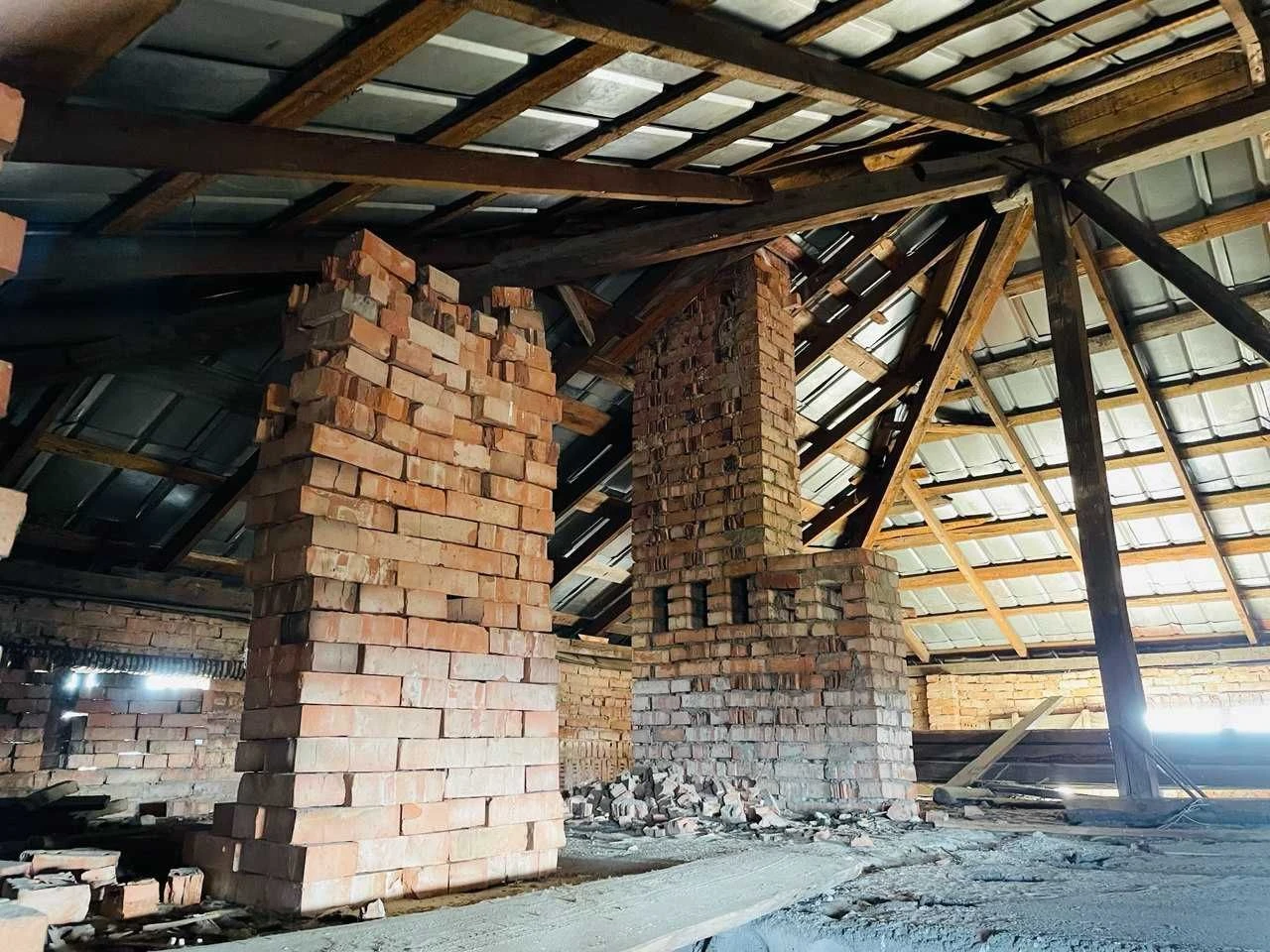Недобудова 70% готовності, 576 м², с. Раневичі, 23 сотки, Др