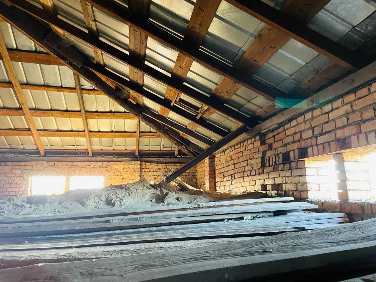 Недобудова 70% готовності, 576 м², с. Раневичі, 23 сотки, Др