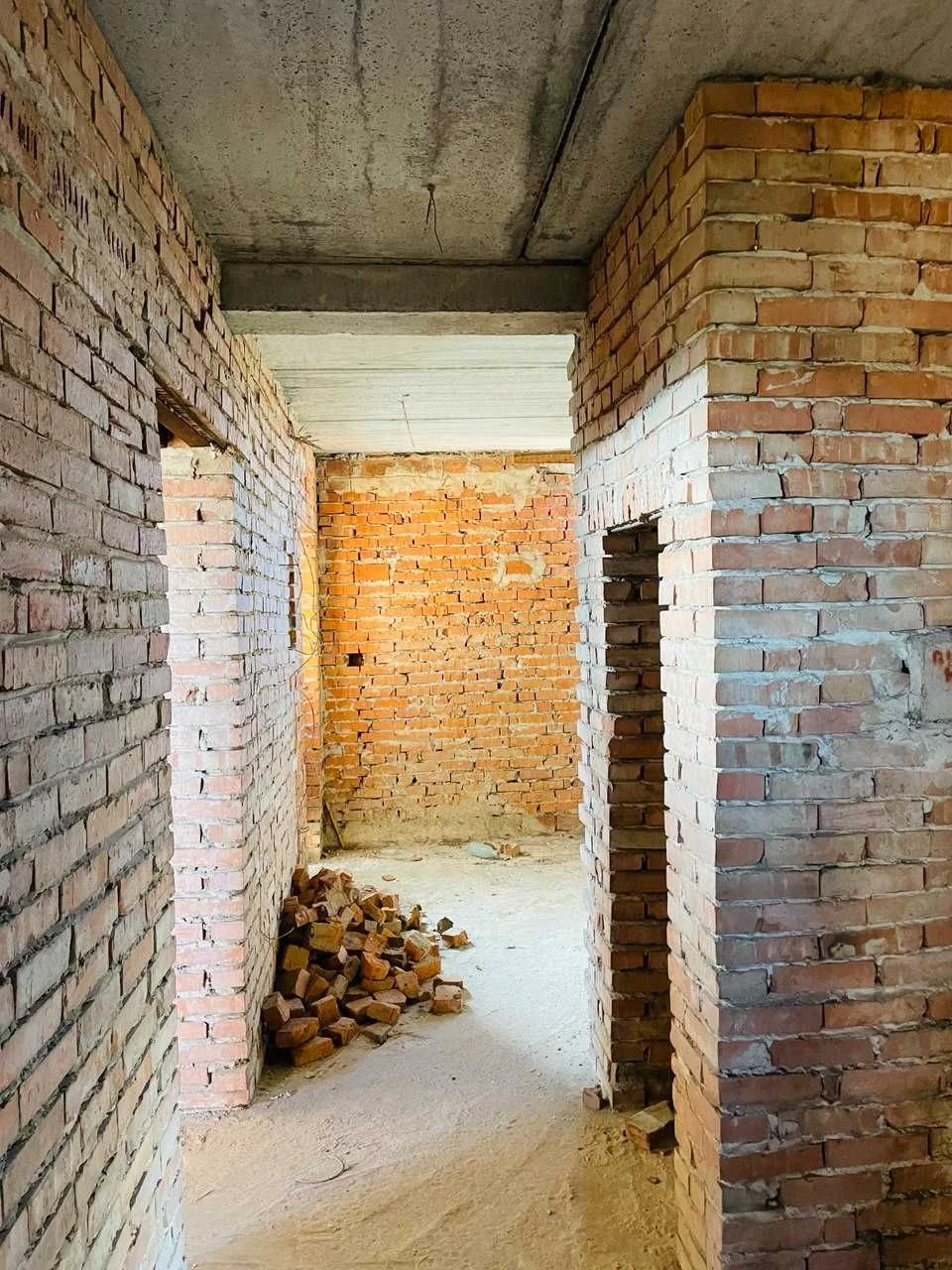 Недобудова 70% готовності, 576 м², с. Раневичі, 23 сотки, Др