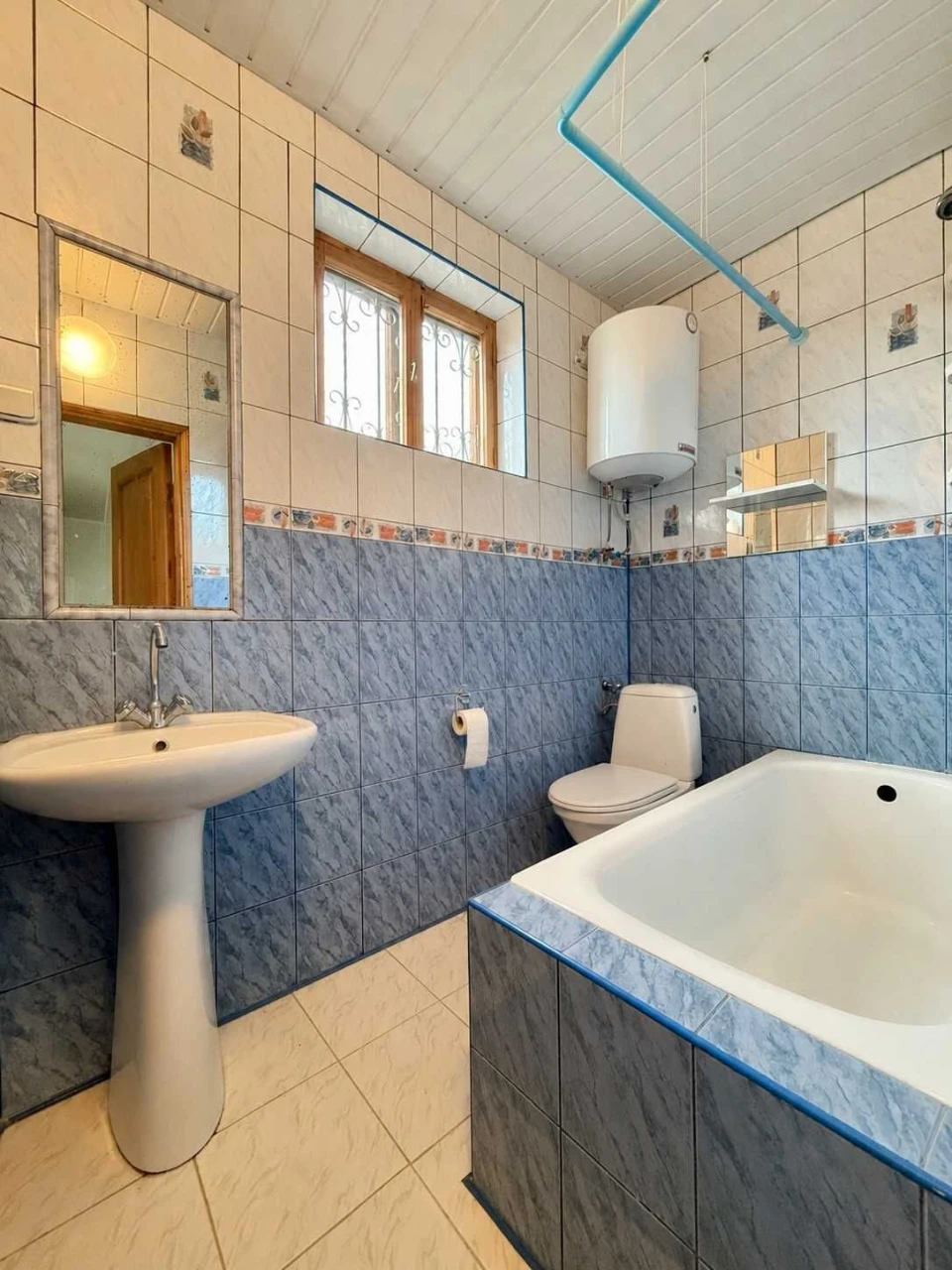 Продаж частини будинку з комерційним приміщенням по вул. Сам