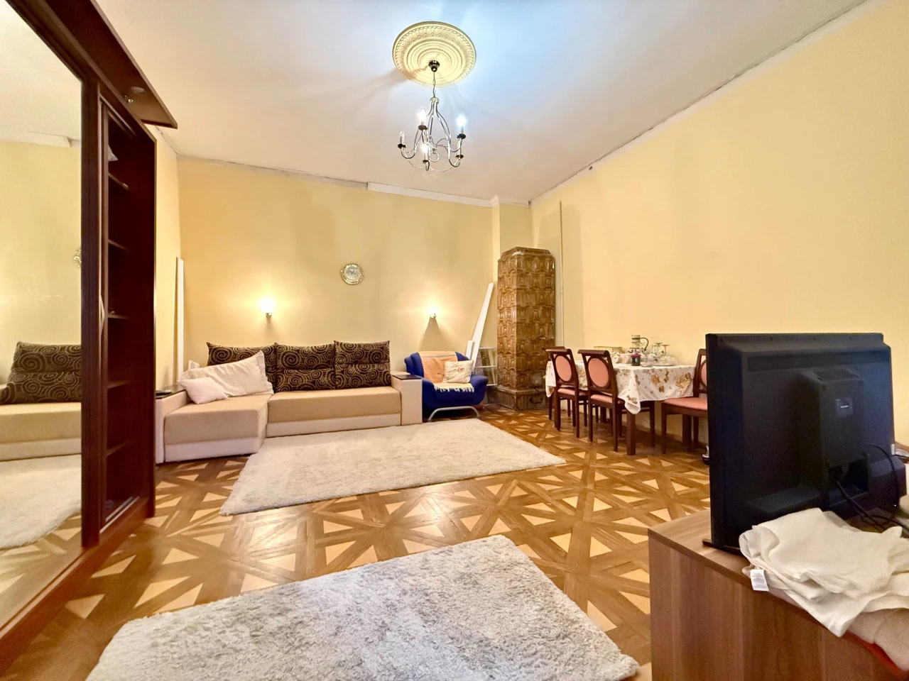 Продаж частини будинку з комерційним приміщенням по вул. Сам
