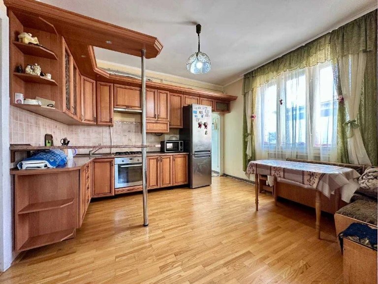 Продаж частини будинку з ділянкою у м.Дрогобич (вул. Довбуша