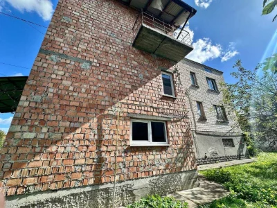 Продаж частини будинку з ділянкою у м.Дрогобич (вул. Довбуша