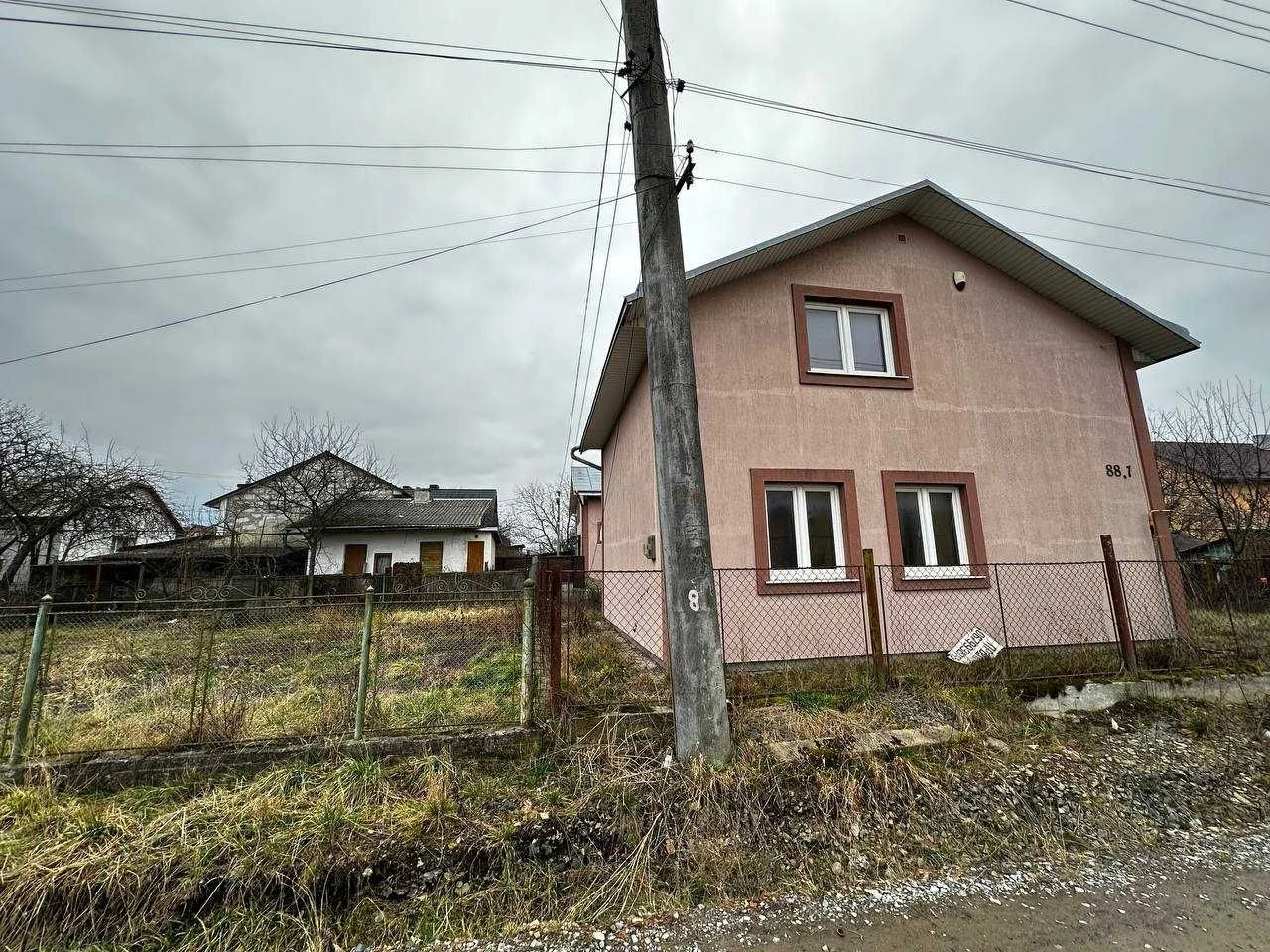 Продаж 2-поверхового будинку з частковим ремонтом | м. Дрого