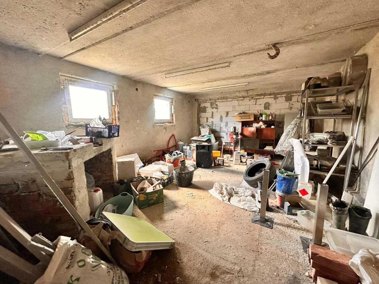 Продаж будинку під кап. ремонт, земля, у м. Дрогобич!