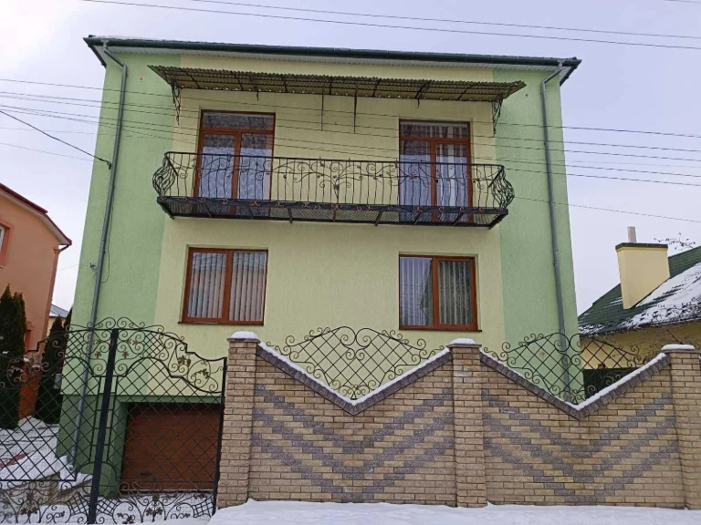 Продаж будинку з сонячними панелями, район школи №2, м. Дрог