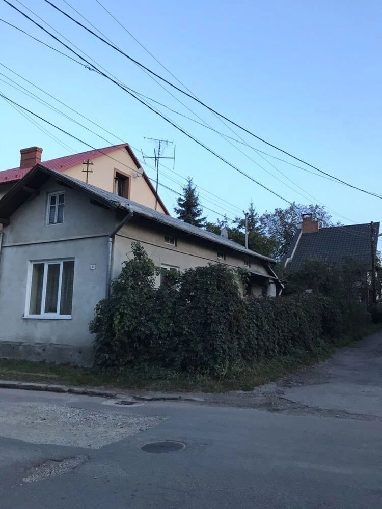 Продам приватний будинок з гаражем в центрі м.Дрогобич