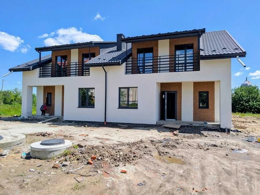 Продаж новозбудованого будинку (дуплекс) по вул. Самбірська