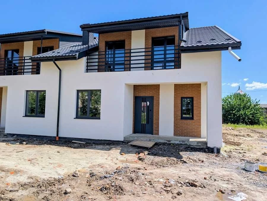 Продаж новозбудованого будинку (дуплекс) по вул. Самбірська
