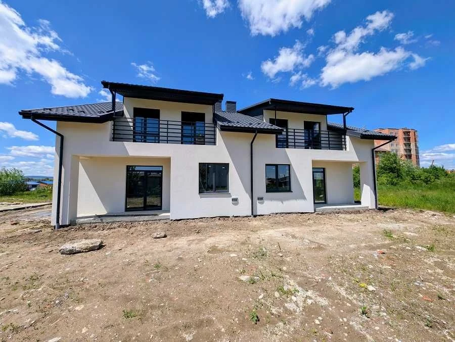 Продаж новозбудованого будинку (дуплекс) по вул. Самбірська