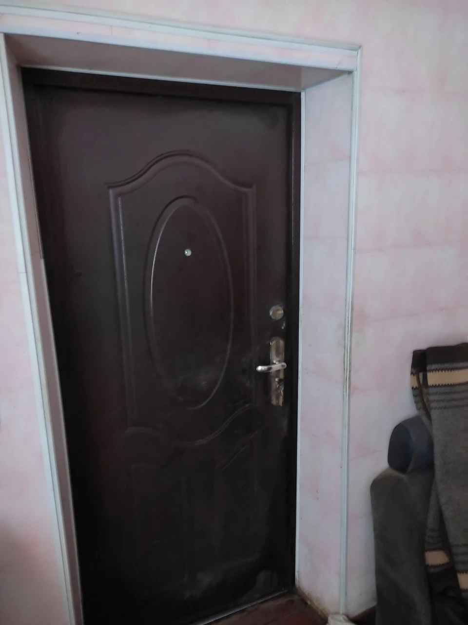 Продаю половину Будинку,цегл гараж та прибуд зем ділянку пл