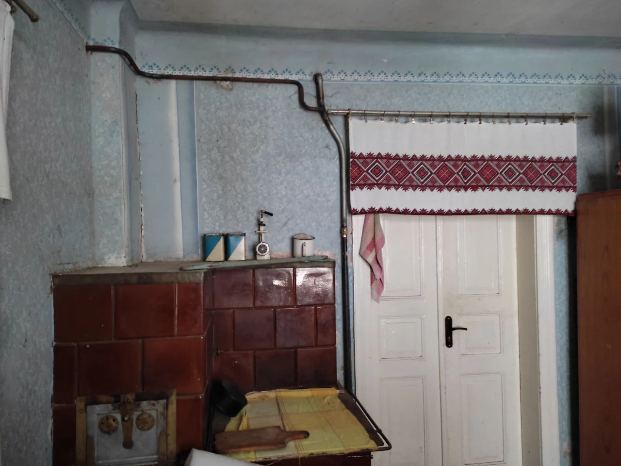 Продаю половину Будинку,цегл гараж та прибуд зем ділянку пл