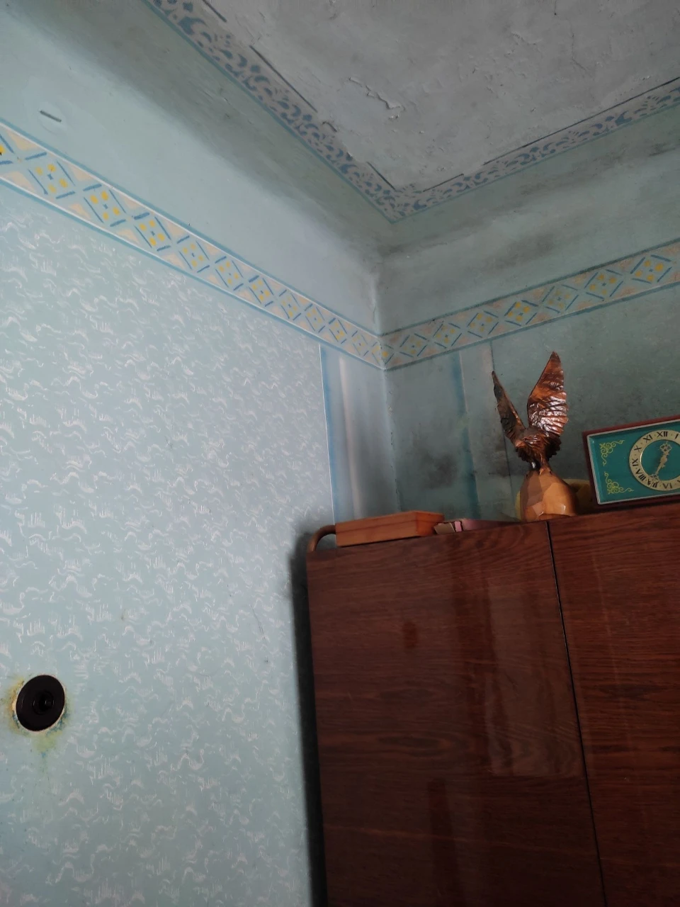 Продаю половину Будинку,цегл гараж та прибуд зем ділянку пл