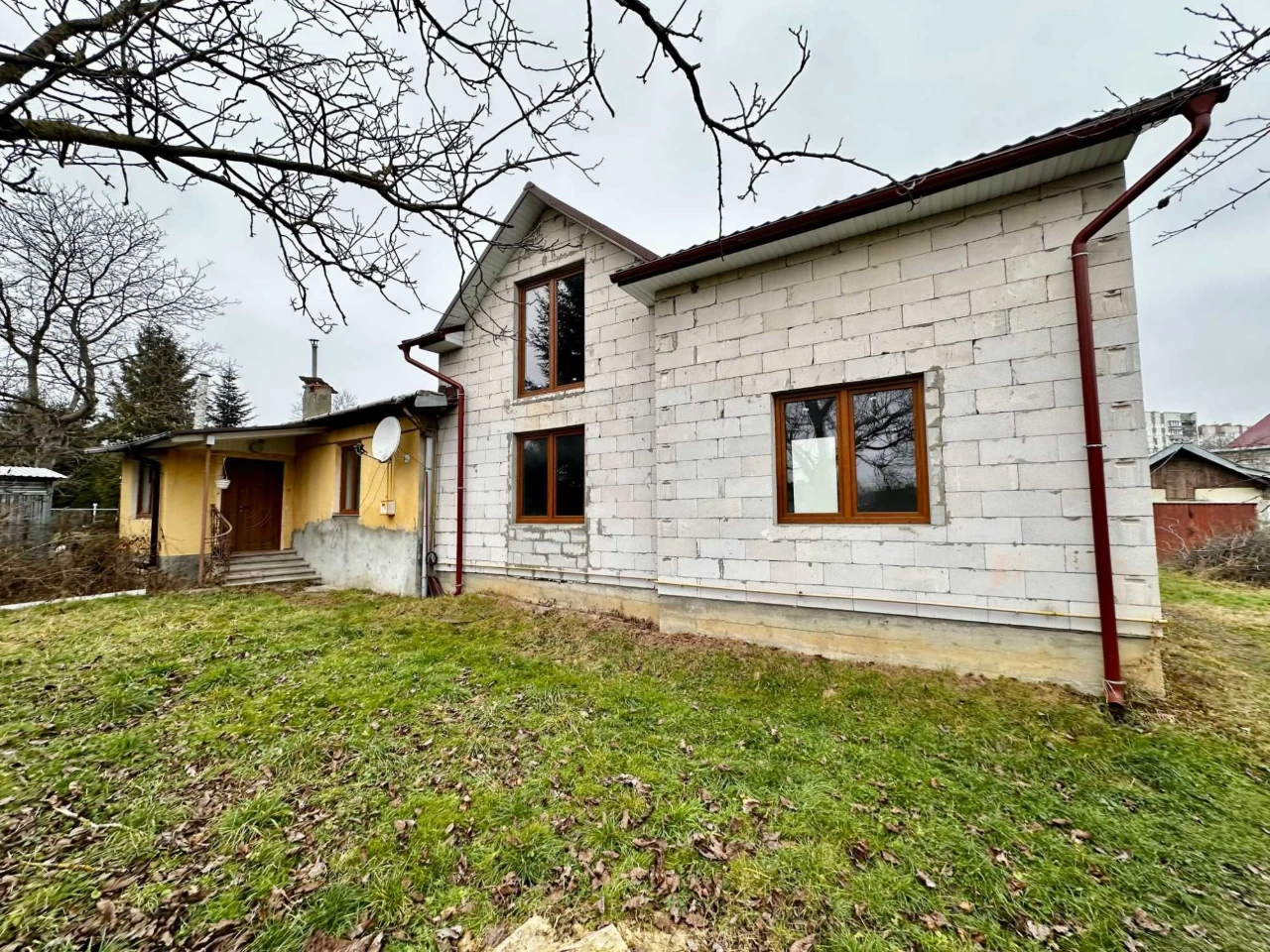 Продаж Двох будинко-володінь у м.Дрогобич