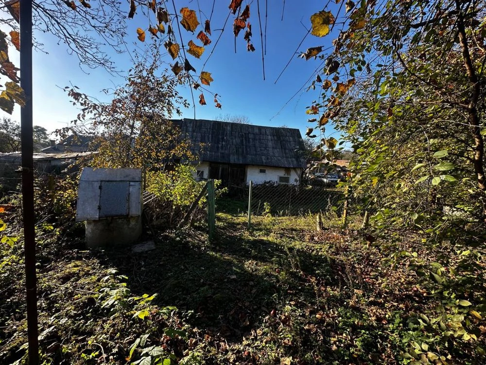 Ділянка (зі старим будинком). Львівський р-н, с.Великі Перед