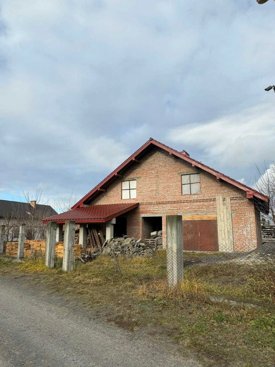 Незавершений будинок та земельна ділянка 9,14 сот., м. Жовкв