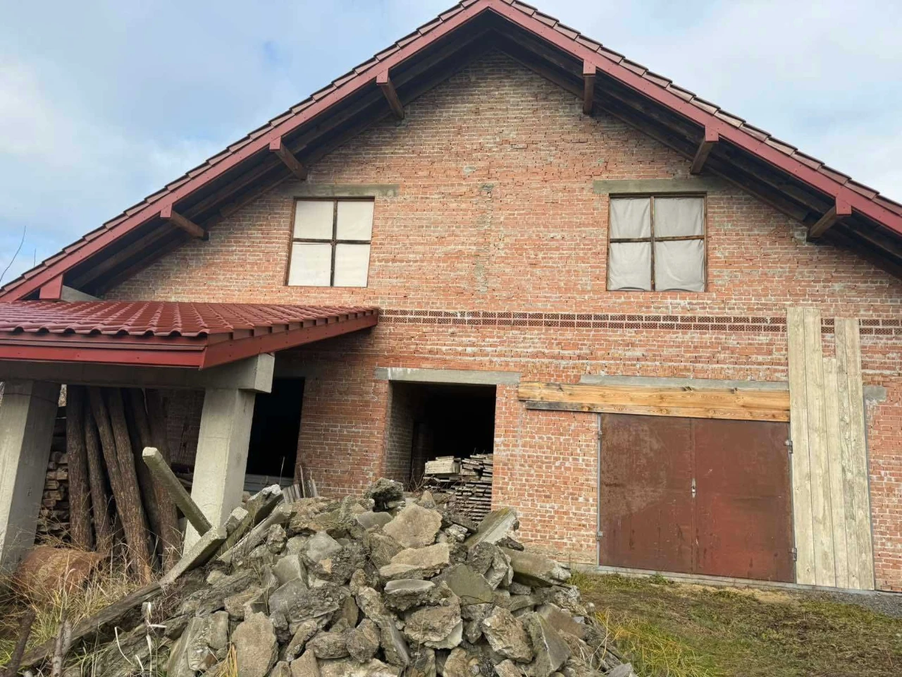 Незавершений будинок та земельна ділянка 9,14 сот., м. Жовкв