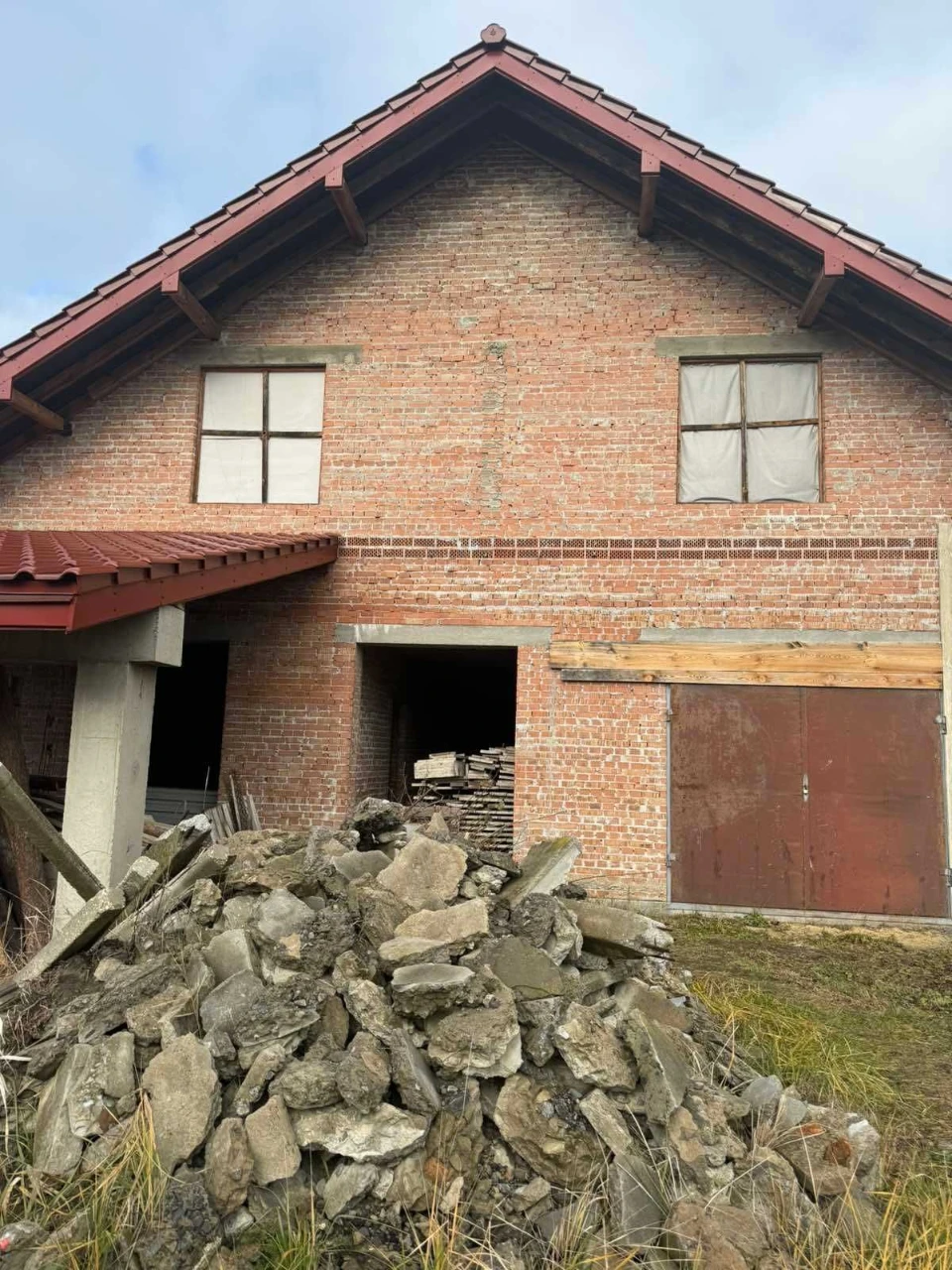 Незавершений будинок та земельна ділянка 9,14 сот., м. Жовкв