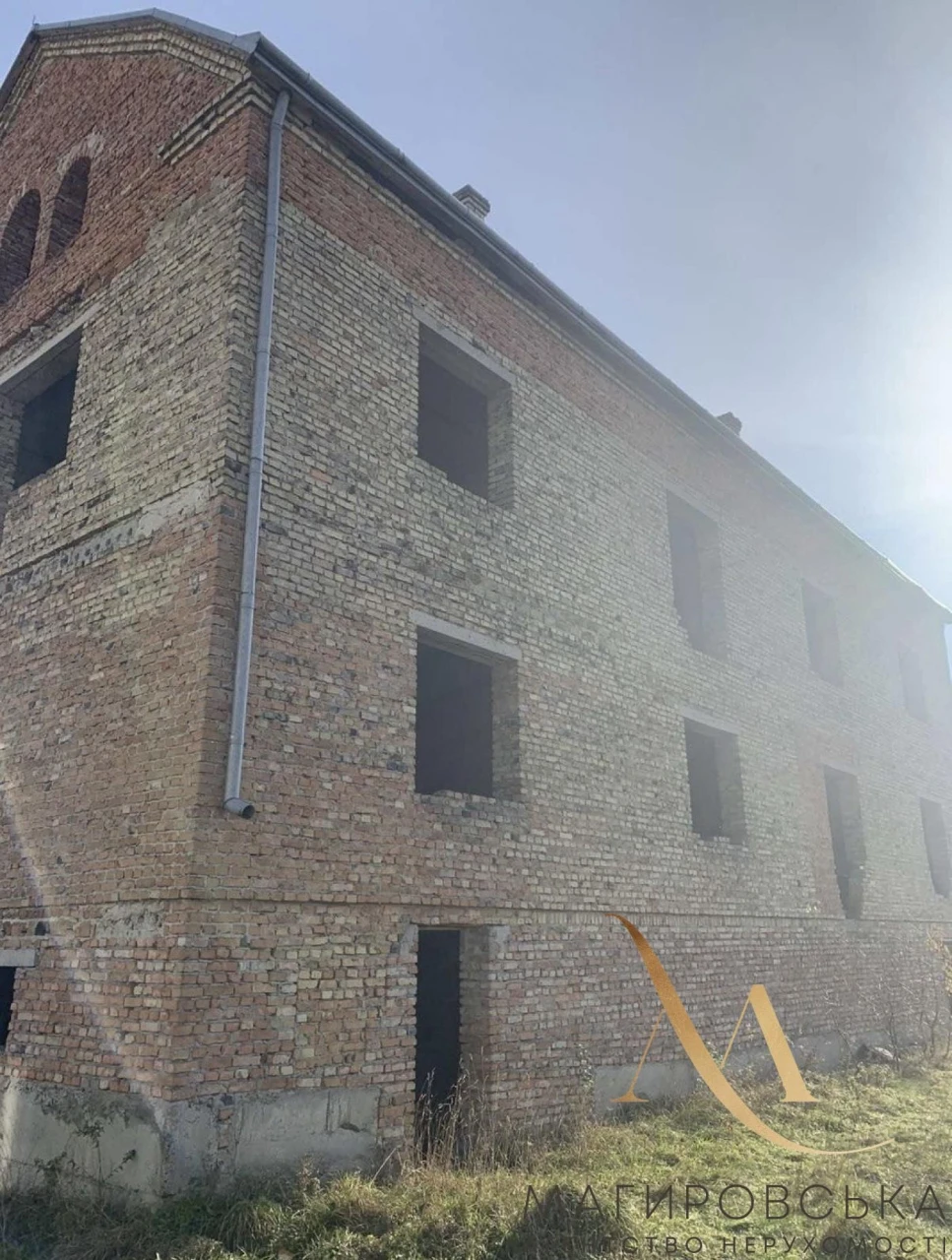 Продаж будинку в м.Золочів.(дві спарки)