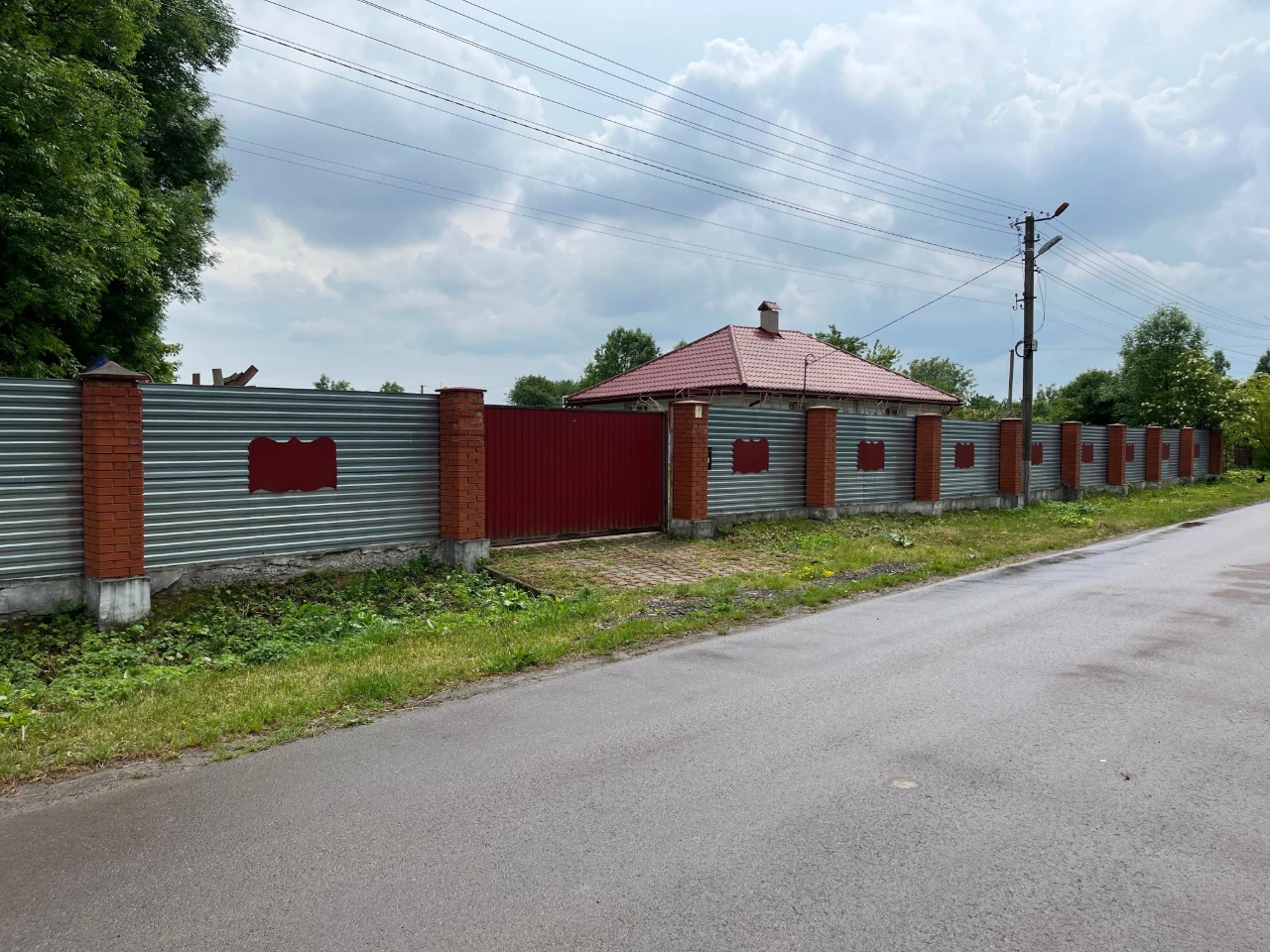 Будинок із великою земельною ділянкою.60 км від Львова,Золоч
