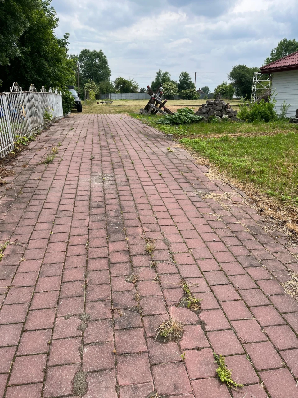 Будинок із великою земельною ділянкою.60 км від Львова,Золоч