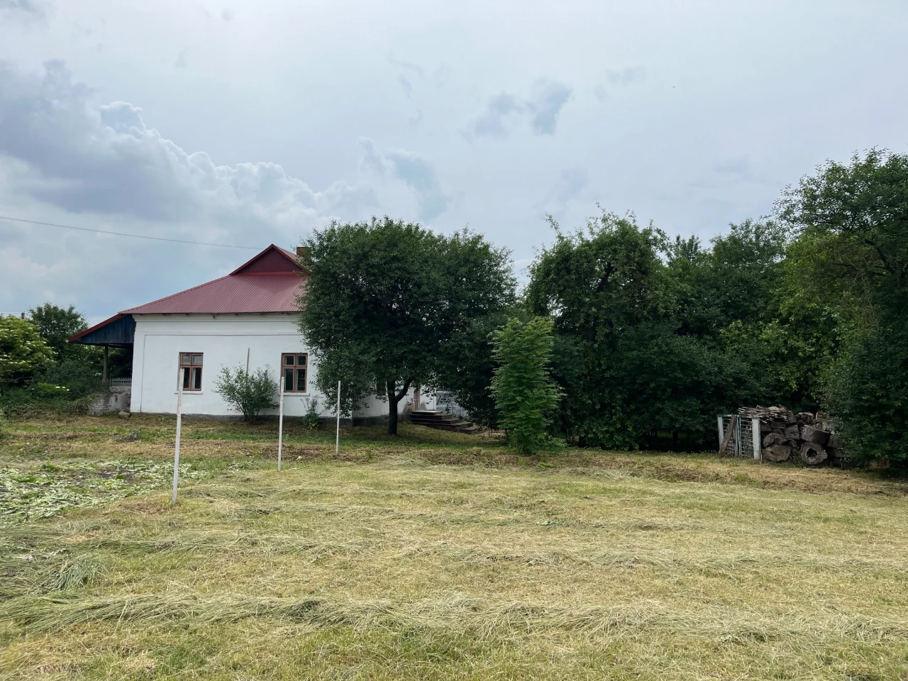 Будинок із земельною ділянк.60 км. Від Львова.Золочівський р