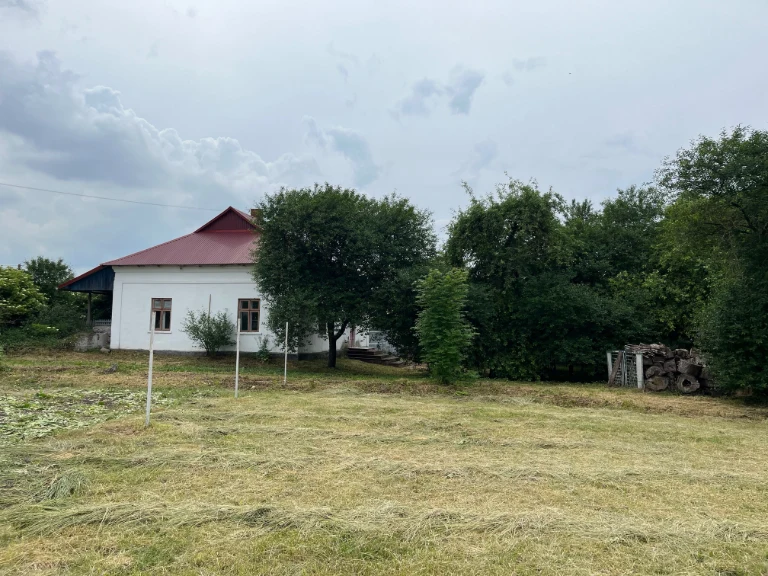 Будинок із земельною ділянк.60 км. Від Львова.Золочівський р