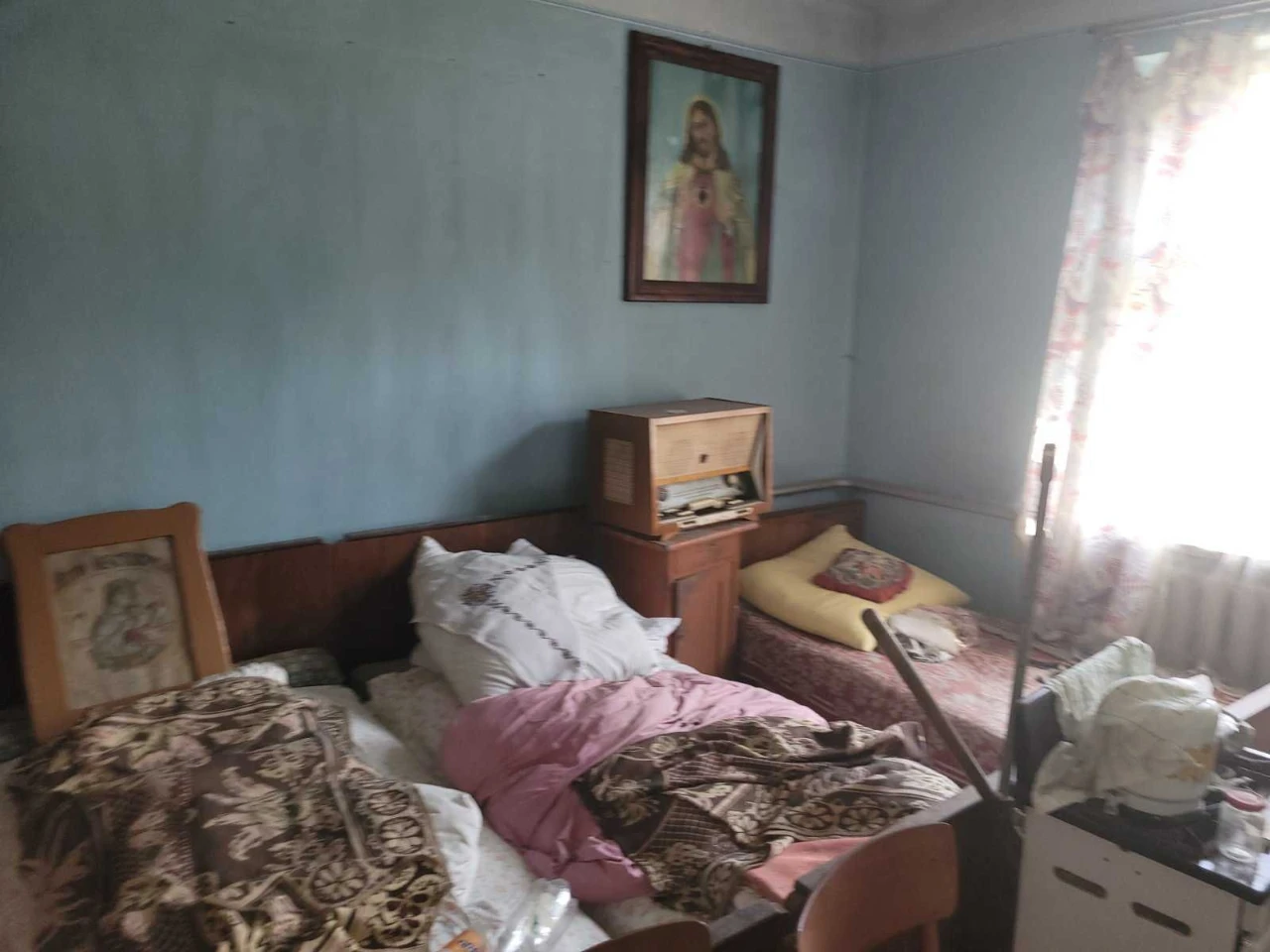 Продаж: половина житлового будинку та земельна ділянка 10 со