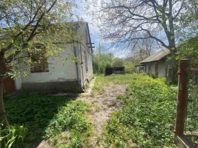 Продається будинок та земельна ділянка 10 сот. м.Кам’янка-Бу