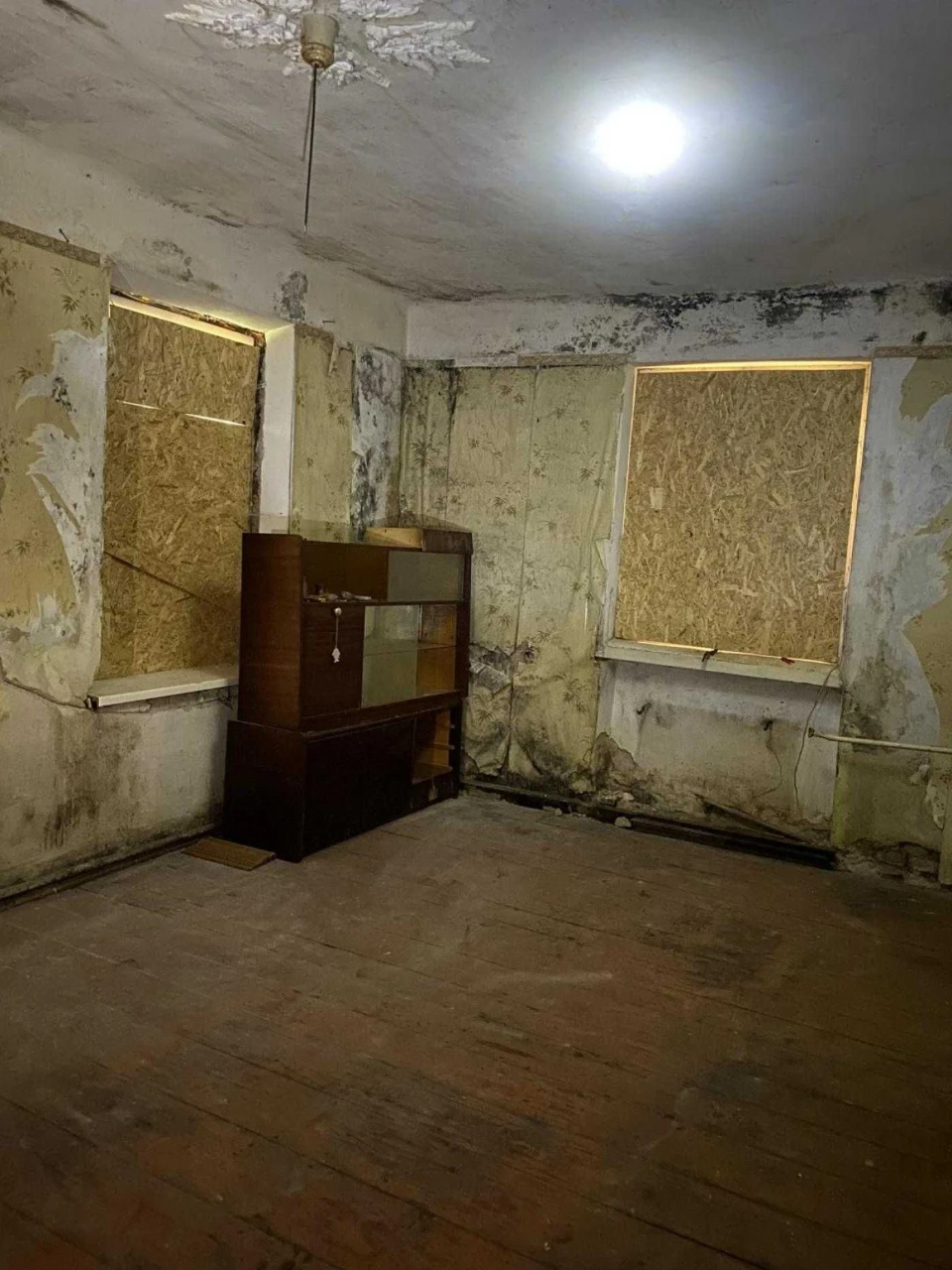 Продається будинок та земельна ділянка 10 сот. м.Кам’янка-Бу