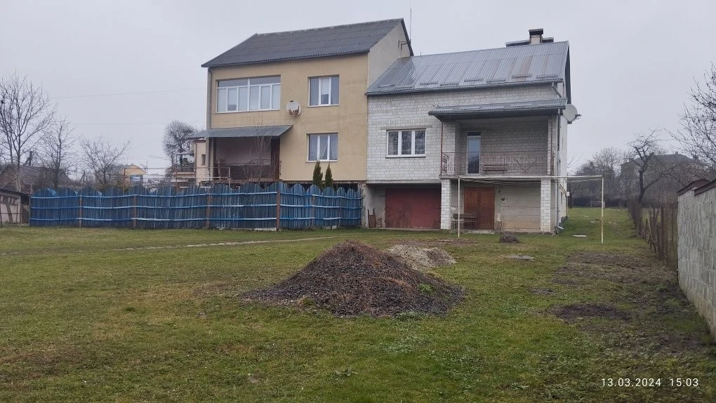 Продаж будинку в центрі Пустомит