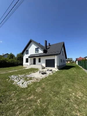 Продаж будинку з ділянкою на 10 соток