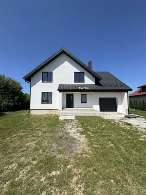 Продаж будинку з ділянкою на 10 соток