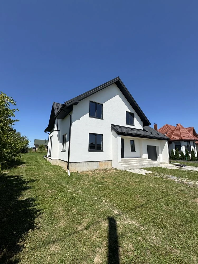 Продаж будинку з ділянкою на 10 соток