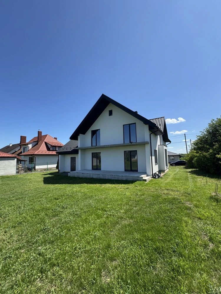 Продаж будинку з ділянкою на 10 соток
