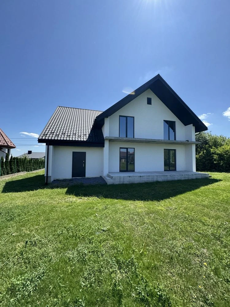 Продаж будинку з ділянкою на 10 соток