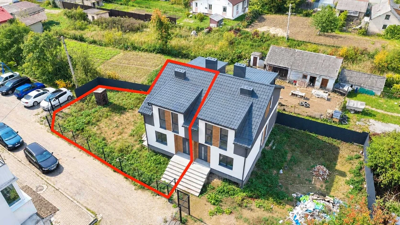 Продаж котеджу 85 м² з підвалом 40 м² у центрі Пустомит